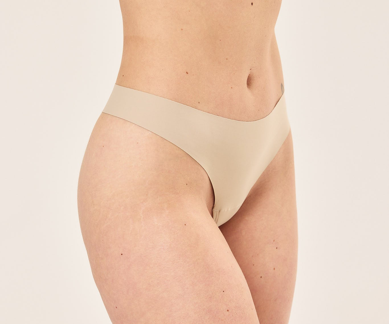 Essential Seamless Mid-Rise G-String